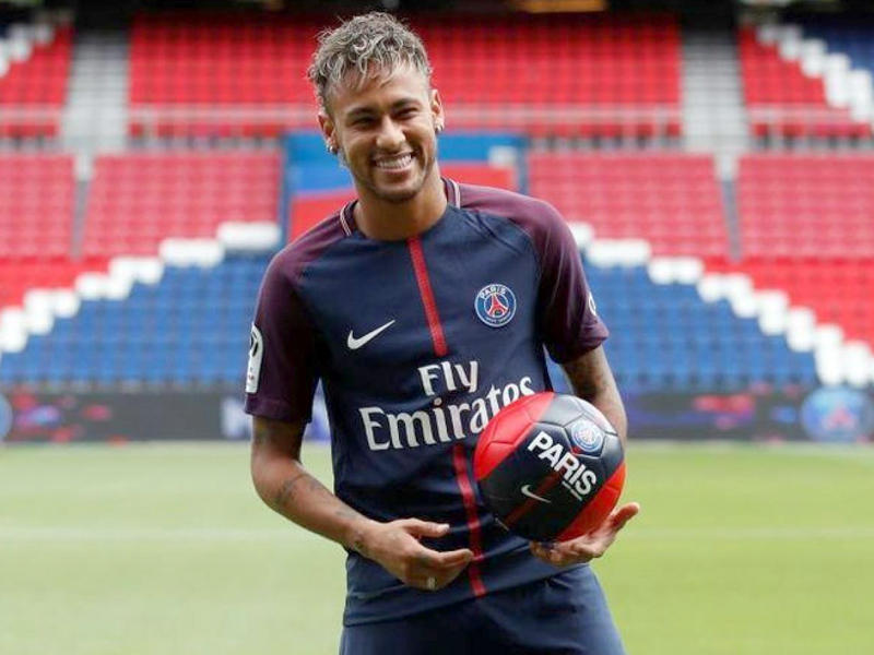  المهاجم البرازيلي نيمار دا سليفا