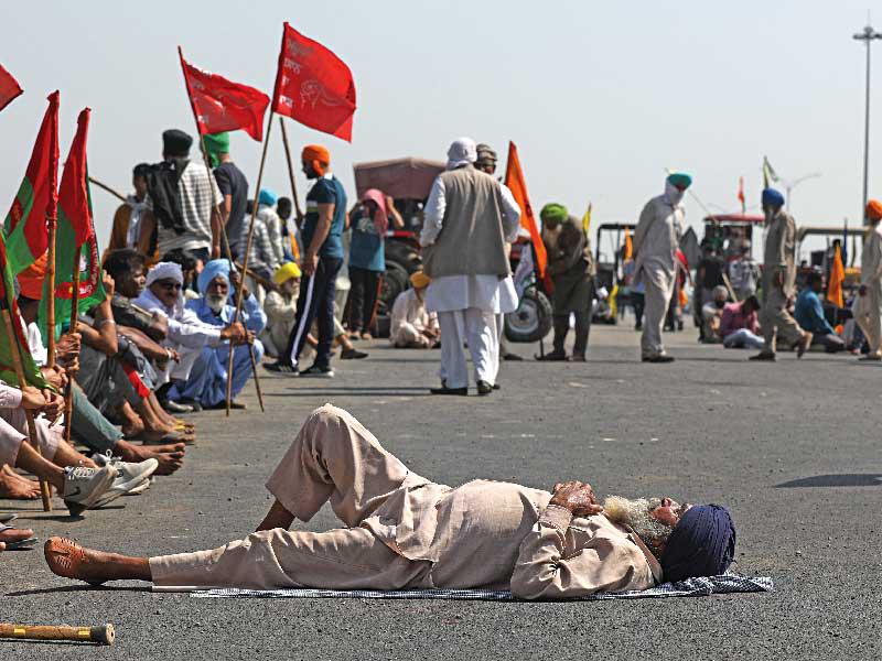 مزارعون هنود يغلقون الطريق إلى نيودلهيn
