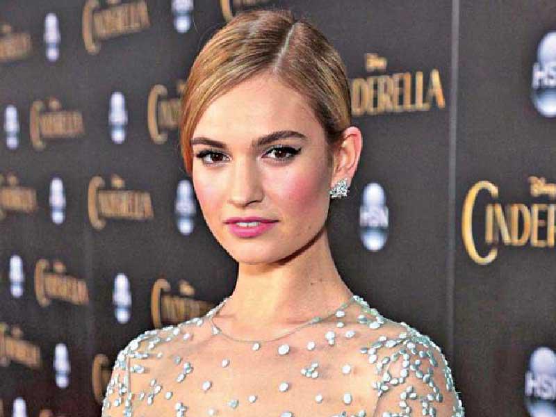 الفنانة ​ليلي جيمس​ 