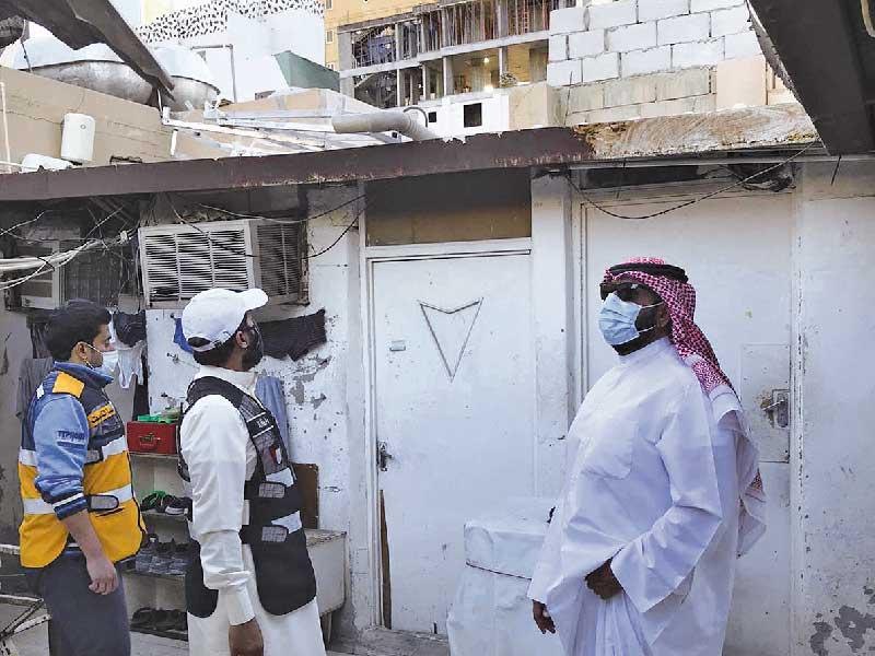 محافظ العاصمة الشيخ طلال الخالد يعاين إحدى المخالفات