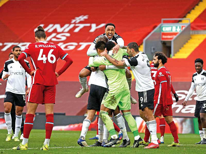 فرحة لاعبي فولهام بعد انتهاء المباراة