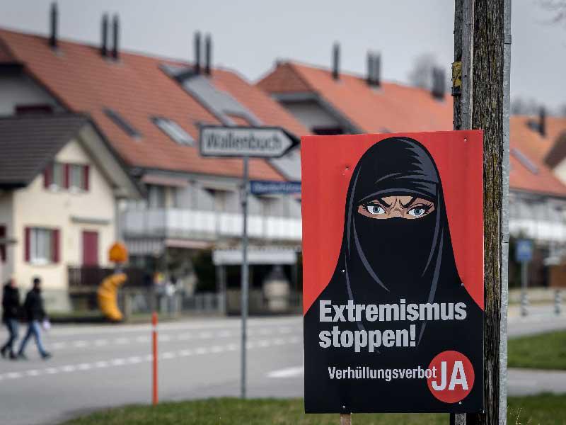 ملصق حملة لصالح مبادرة حظر النقاب