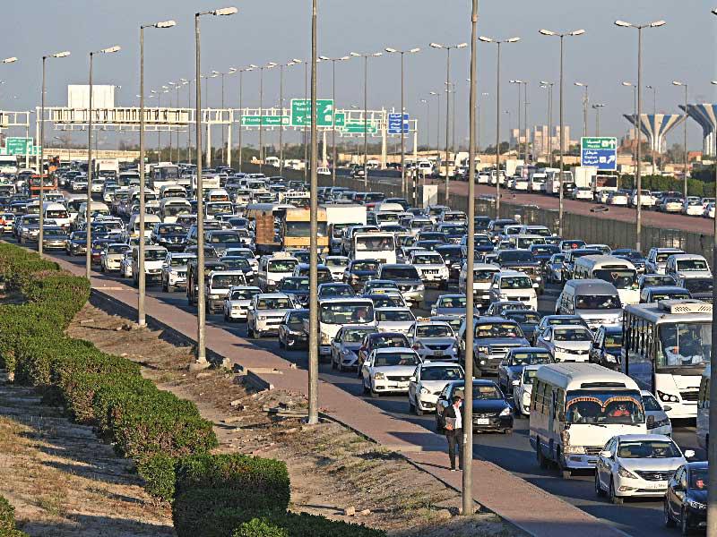 ازدحام خانق مع بداية  الحظر أمس