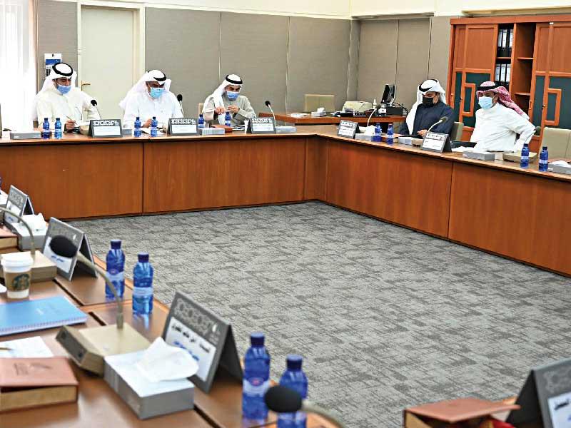 لجنة الشؤون التشريعية والقانونية البرلمانية في اجتماعها أمس