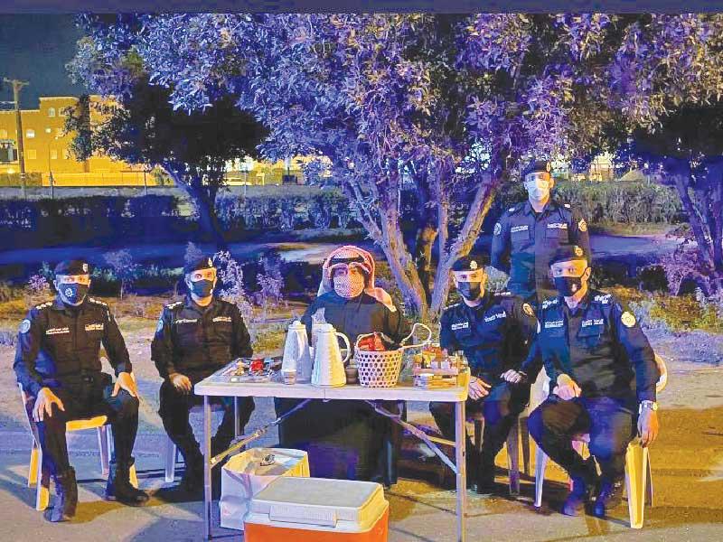 الشيخ ثامر العلي خلال جولته التفقدية على عدد من النقاط الأمنية بالجهراء