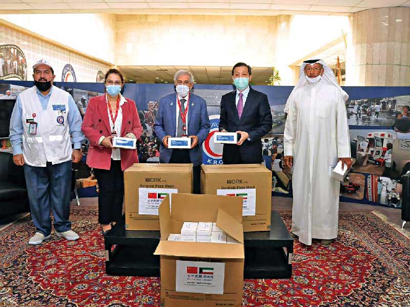 رئيس مجلس إدارة الجمعية د. هلال الساير خلال استقبال السفير الصيني أمس