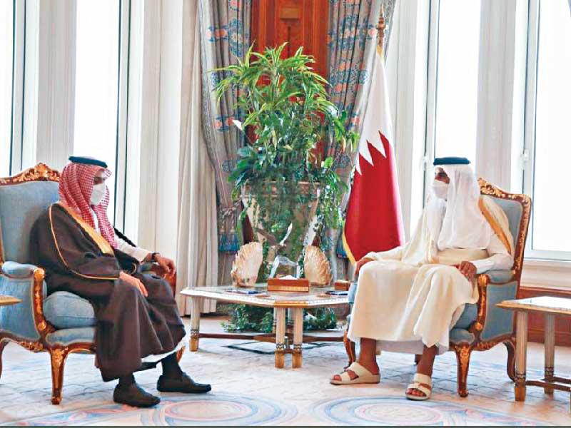 أمير قطر مستقبلاً وزير خارجية السعودية أمس (قنا)n