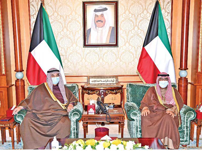  سمو نائب الأمير وولي العهد، الشيخ مشعل الأحمد مستقبلاً ناصر المحمد أمس