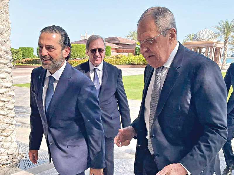 الحريري ولافروف خلال لقائهما في الإمارات أمس