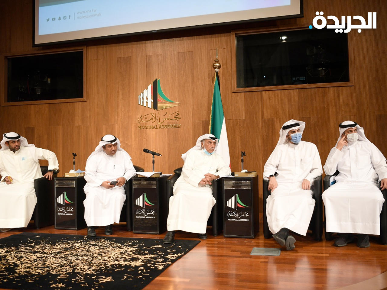 جانب من اجتماع «الميزانيات» في مسرح المجلس أمس