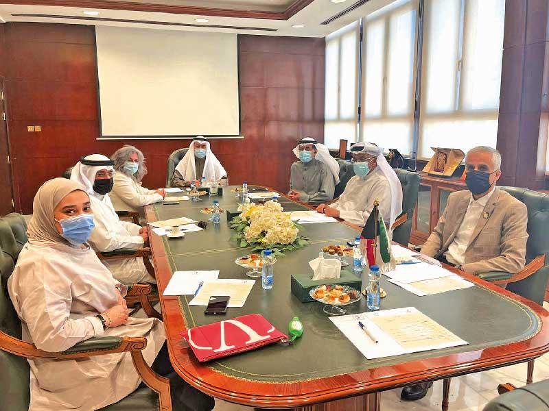 من أجواء اجتماع لجنة التطوير