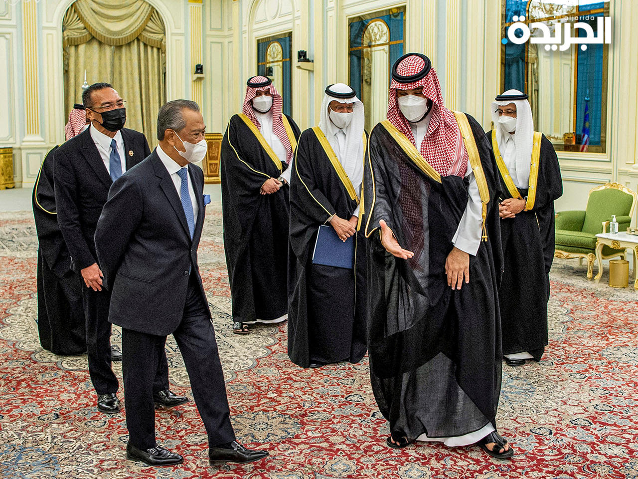 ولي العهد السعودي الأمير مستقبلاً رئيس الوزراء الماليزي في العاصمة الرياض