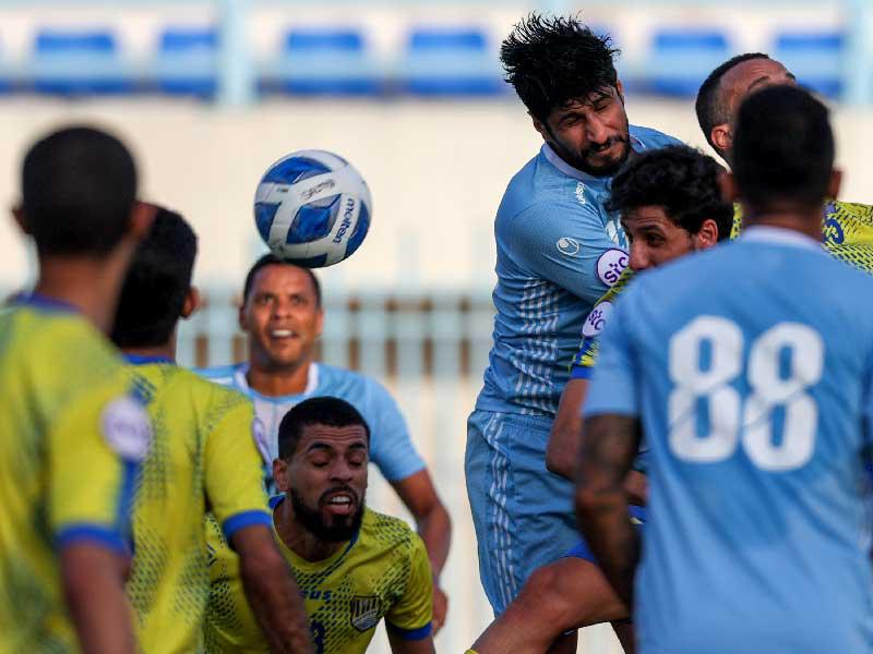 جانب من مباراة السالمية والساحل أمس