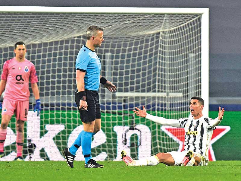 رونالدو نجم يوفنتوس خلال مواجهة بورتو