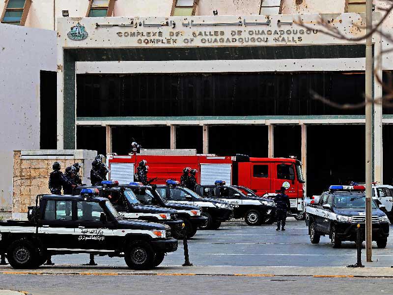 قوات الأمن الليبية تراقب خلال جلسة البرلمان