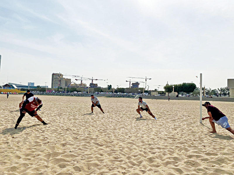 تمارين خارجية على البحر مع المدرب فيصل العميري