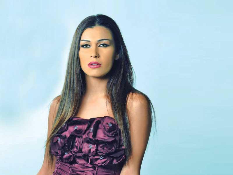 الفنانة اللبنانية نادين الراسي 