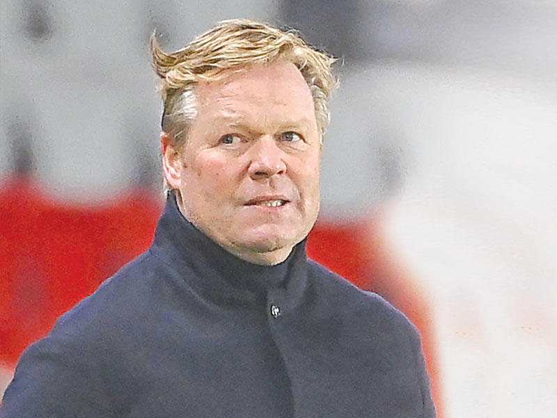 المدير الفني لبرشلونة الإسباني الهولندي رونالد كومان