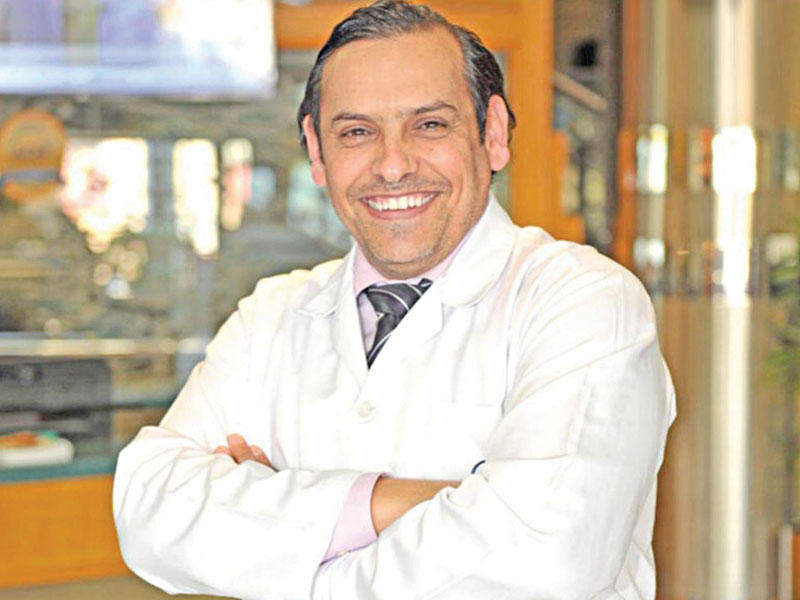 استشاري طب وجراحة العيون في وزارة الصحة، د. يوسف الظفيري