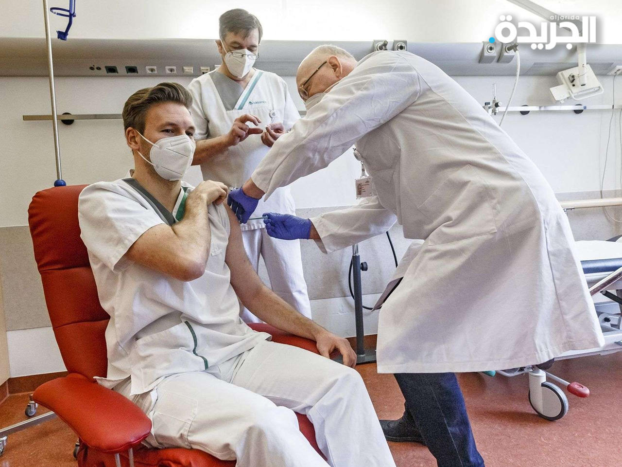 تطعيم الأطقم الطبية