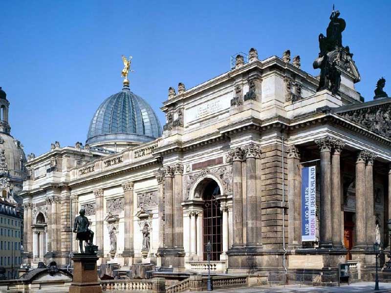 مؤسسة متاحف ألمانية شهيرة تعيد فتح بعض معارضها