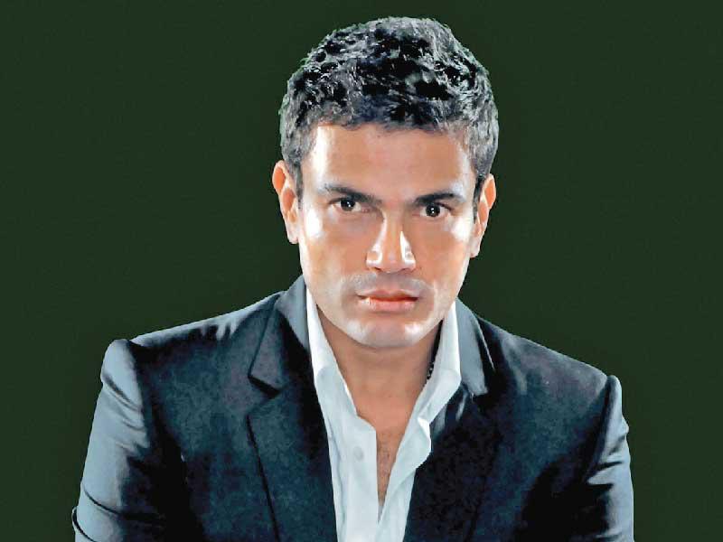 الفنان المصري عمرو دياب 