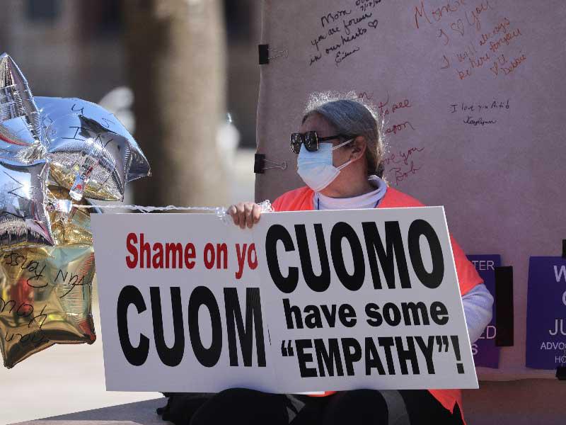 حاكم نيويورك يرفض الاستقالة n