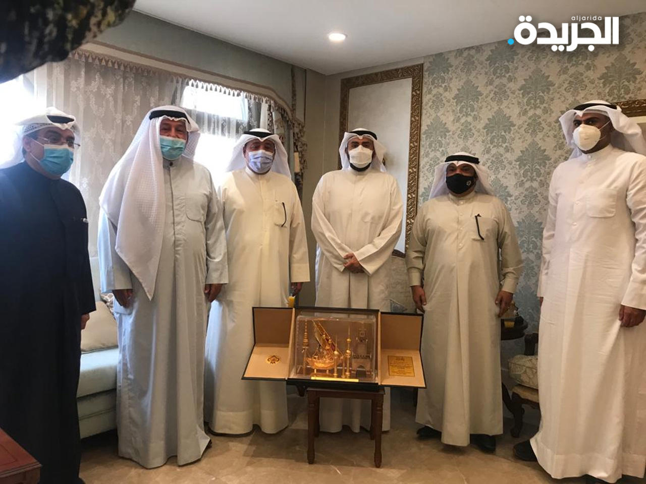 وزير الصحة مستقبلاً وفد جمعية الكشافة