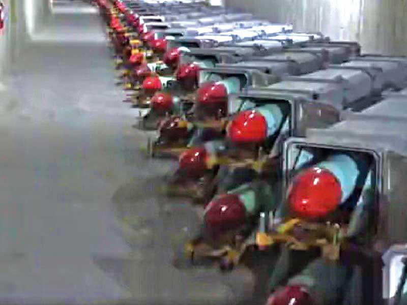 صور مأخوذة من فيديو بثته وسائل إعلام تابعة لـ «الحرس الثوري» تظهر القاعدة الصاروخية تحت الأرض