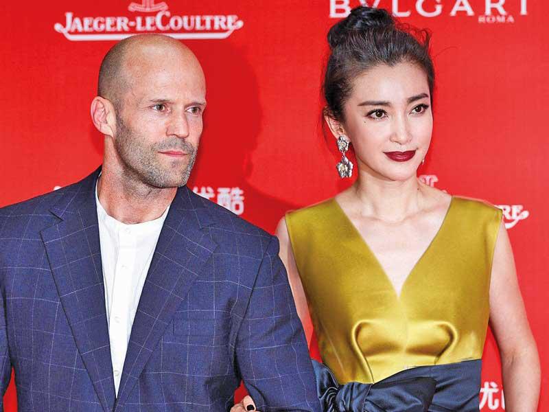 الممثل جيسون ستاثام ولي بينغبينغ بدورة سابقة