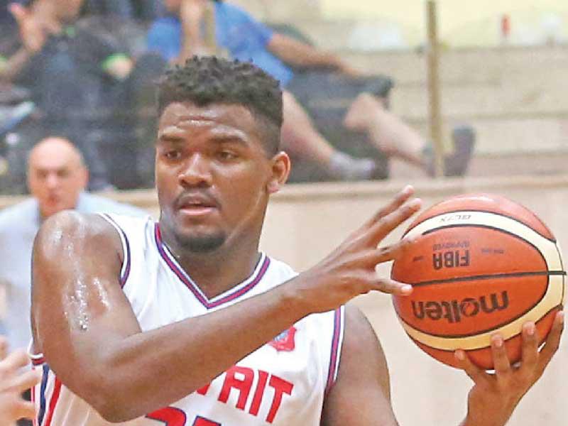  لاعب الفريق الأول لكرة السلة بنادي الكويت والمنتخب الوطني محمد عدنان