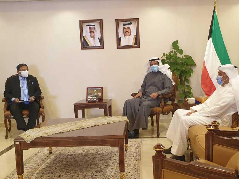 مساعد وزير الخارجية لشؤون آسيا، السفير علي السعيد مستقبلاً السفير الهندي لدى الكويت تسيبي جورج