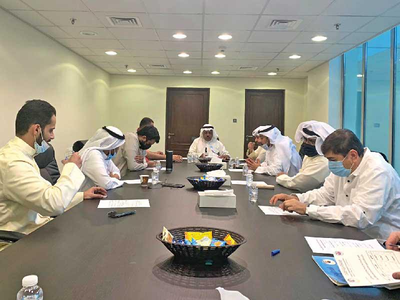 جانب من أجتماع «مسابقات السلة» مع الأندية