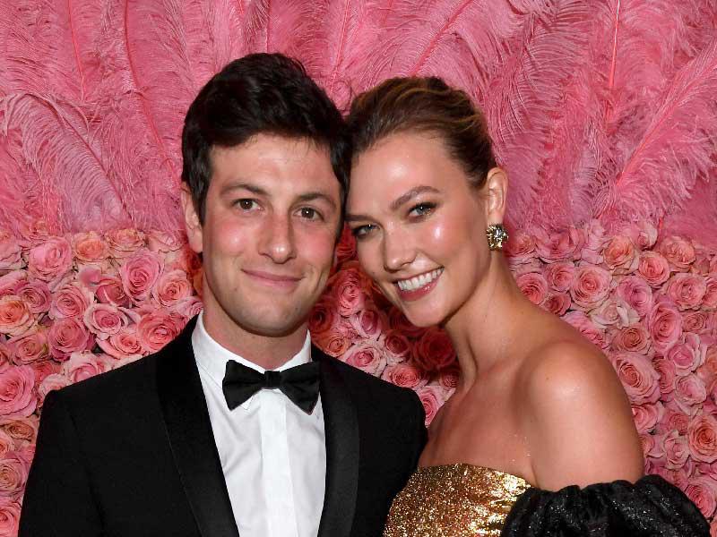 عارضة الأزياء الأميركية ​كارلي كلوس​ وزوجة عارض الأزياء ​جوشوا كوشنير​