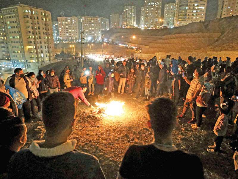 إيرانيون خلال احتفالات بعيد النوروز في طهران أمس الأول  (أ ف ب)