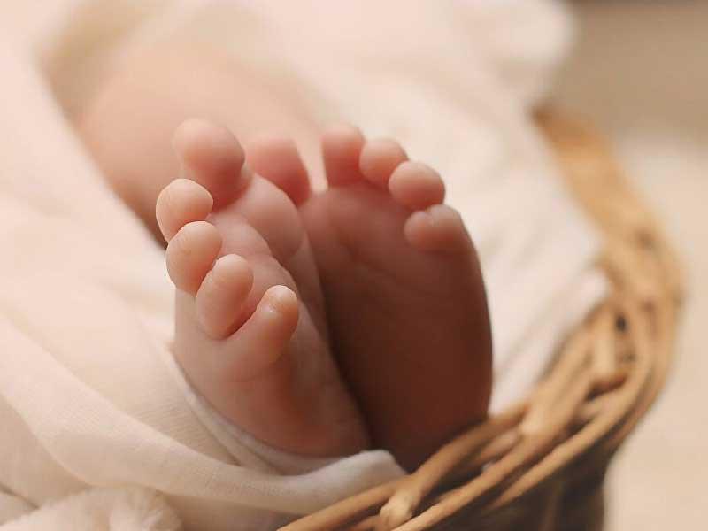 مولودة تحمل أجساما مضادة لفيروس كورونا