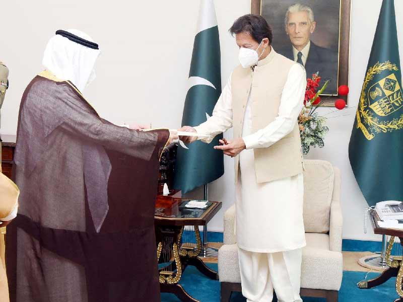 وزير الخارجية الشيخ الدكتور أحمد ناصر المحمد الصباح يسلم الرسالة الخطية لرئيس وزراء باكستان عمران خان