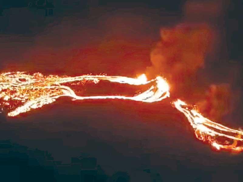 بركان قرب ريكيافيك عاصمة أيسلندا