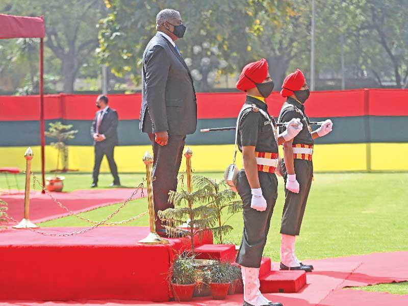 حرس الشرف الهندي خلال استقبال وزير الدفاع الأميركي  في دلهي أمسt (أ ف ب) 