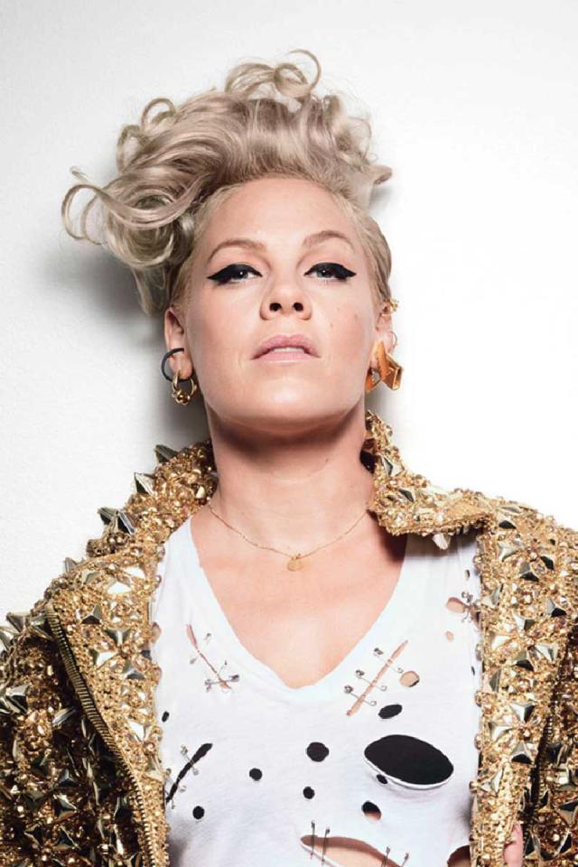 الفنانة بينك 