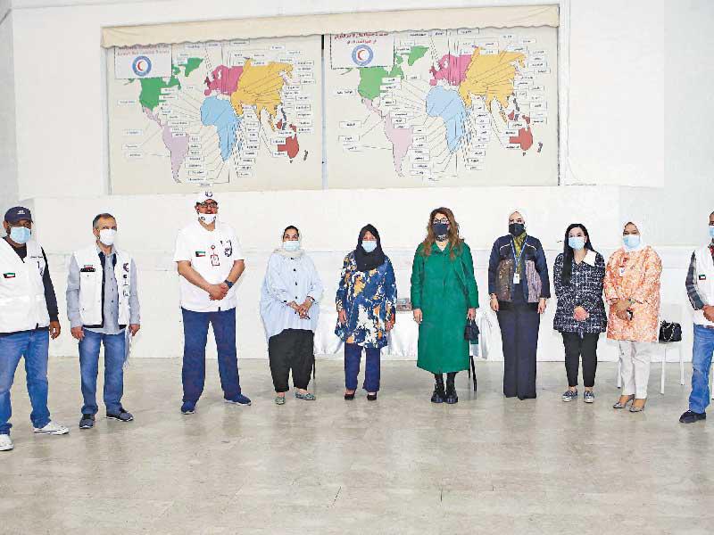 سحر دشتي وعبدالرحمن العون وعدد من ممثلي «المتحد» وجمعية الهلال الأحمر