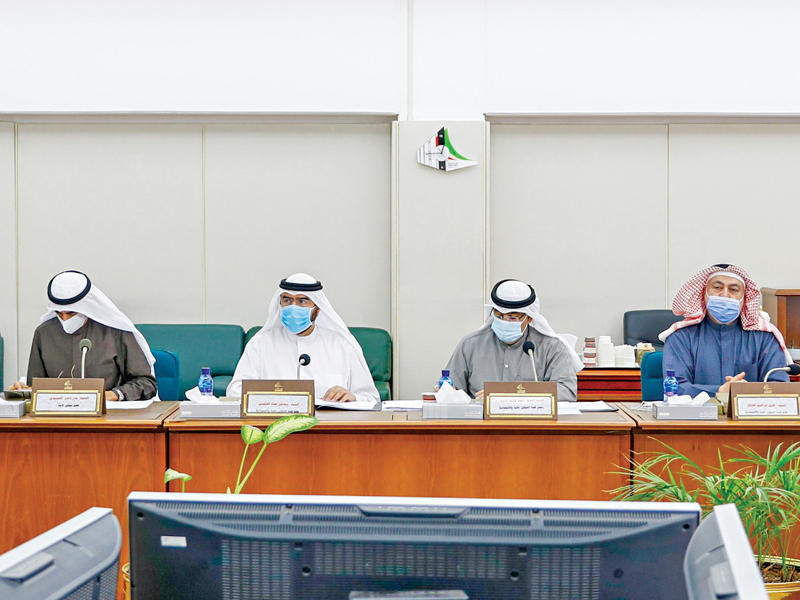 اللجنة المالية في اجتماع سابق