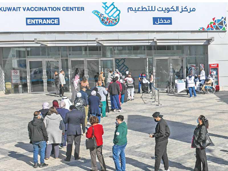 جانب من حملات التطعيم بمركز أرض المعارض