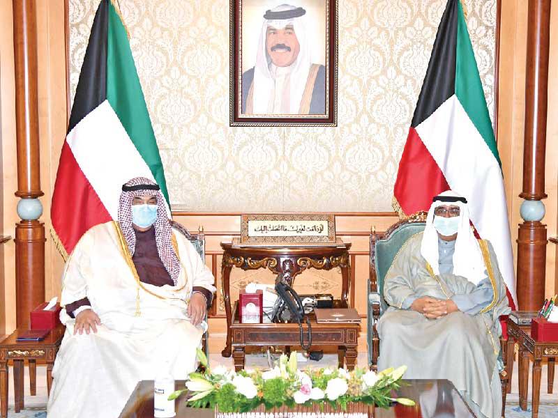 سمو ولي العهد الشيخ مشعل الأحمد مستقبلاً سمو الشيخ ناصر المحمد أمس