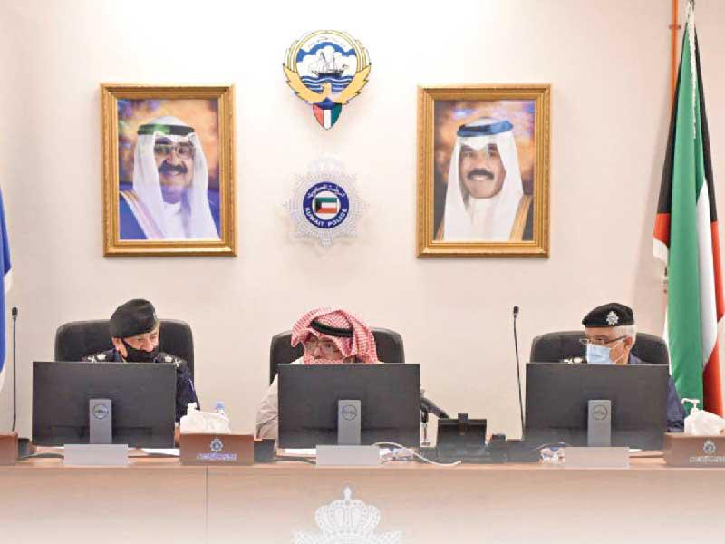 وزير الداخلية الشيخ ثامر العلي مترئسا الاجتماع