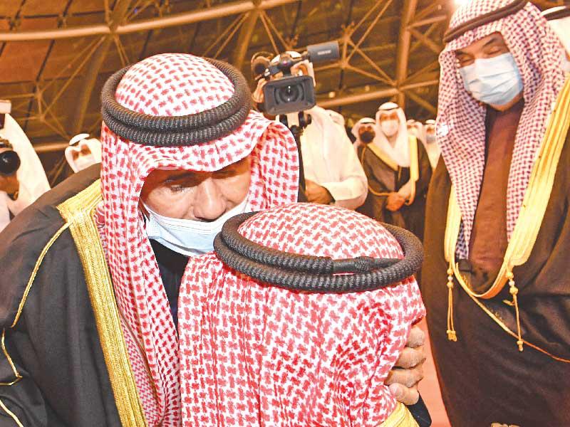 الأمير لدى وصوله إلى أرض الوطن وفي استقباله سالم العلي أمسn