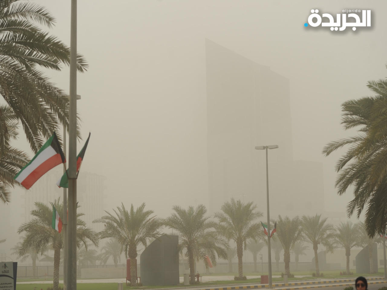 الغبار يغطي الرؤوية في البلاد