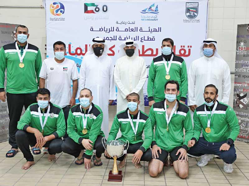 تتويج الفائزين بالألعاب المائية