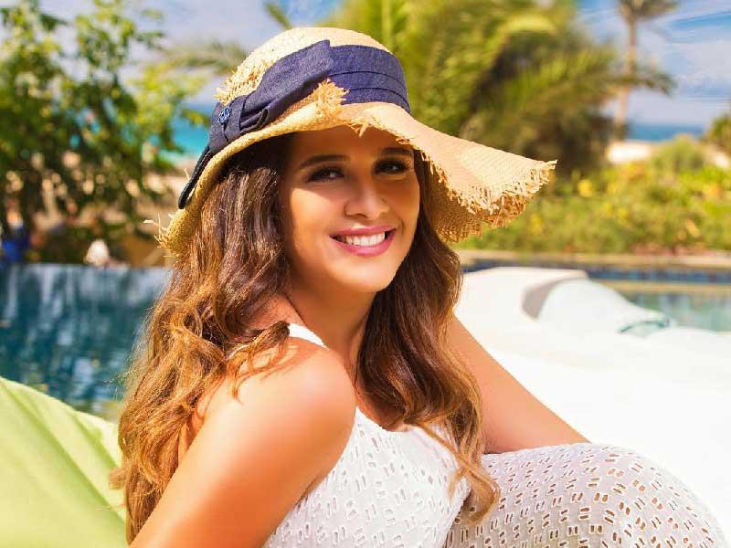 الممثلة ياسمين عبدالعزيز