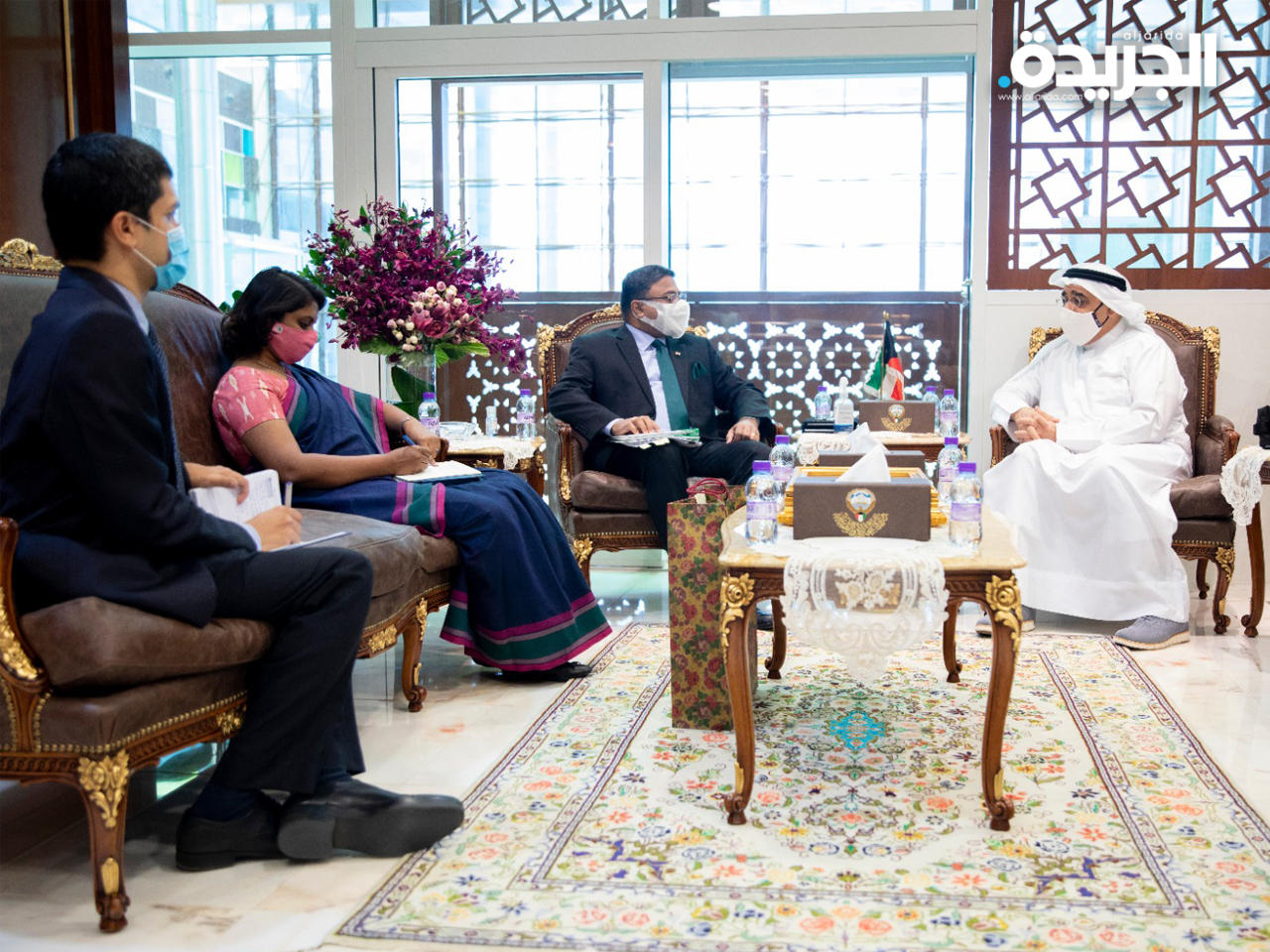 السلمان مستقبلاً السفير الهندي